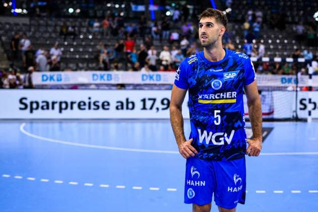TVB Stuttgart - HSV Hamburg Handball: 1. Bundesliga, Herren, Saison 2025 2026, TVB Stuttgart - HSV Hamburg, Porsche Arena. Stuttgarts Antonio Serradilla reagiert nach dem Spiel unzufrieden. Stuttgart Porsche Arena Baden-Württemberg Deutschland