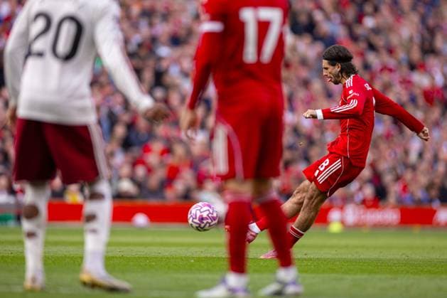 Football - FA Premier League - Liverpool FC v Arsenal FC LIVERPOOL, ENGLAND - Sunday, August 31, 2025: Liverpool s Dominik Szoboszlai shoots to score the first goal during the FA Premier League match between Liverpool FC and Arsenal FC at Anfield. (Photo by David Rawcliffe Propaganda) LIVERPOOL Anfield MERSEYSIDE ENGLAND  Copyright: xDavidxRawcliffex P2025-08-31-Liverpool_Arsenal-76