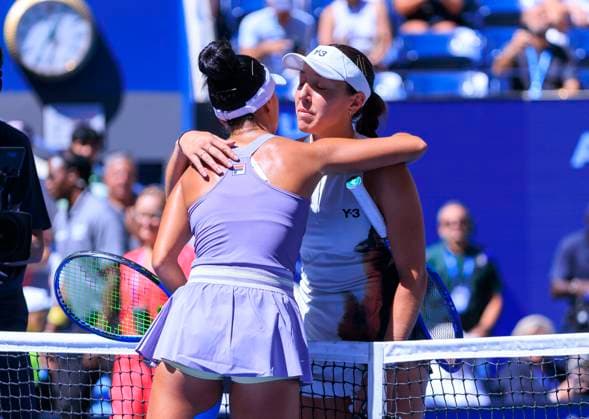 August 31, 2025, Flushing Meadows, New York, USA: Jessica Pegula shake hands with Ann Li after winning her match on Day 8 of the 2025 US Open at USTA Billie Jean King National Tennis Center on Sunday August 31, 2025 in the Flushing neighborhood of the Queens borough of New York City. JAVIER ROJAS PI Flushing Meadows USA - ZUMAp124 20250831_zaa_p124_012 Copyright: xJavierxRojasx