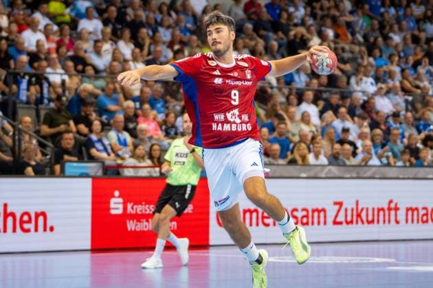 Handball I Herren I Saison 2025-2026 I Bundesliga I 1. Spieltag I TVB Stuttgart - HSV Hamburg I 31.08.2025 Jacob Lassen (9, HSV Hamburg) im Wurf Stuttgart Porsche Arena Baden-Württemberg Deutschland Copyright: xLobeca MaxxPetershansx