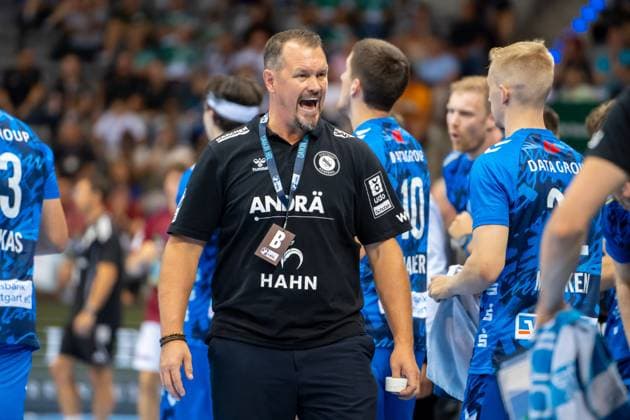 Handball I Herren I Saison 2025-2026 I Bundesliga I 1. Spieltag I TVB Stuttgart - HSV Hamburg I 31.08.2025 Trainer Misha Kaufmann (TVB Stuttgart) nicht zufrieden, wütend, schreit Stuttgart Porsche Arena Baden-Württemberg Deutschland Copyright: xLobeca MaxxPetershansx