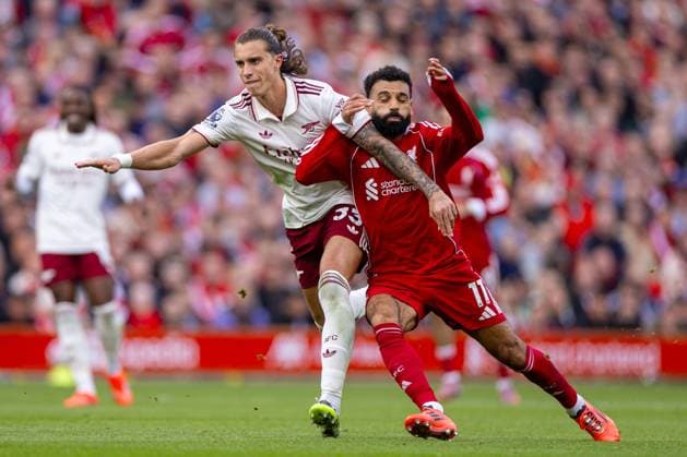 Football - FA Premier League - Liverpool FC v Arsenal FC LIVERPOOL, ENGLAND - Sunday, August 31, 2025: Liverpool s Mohamed Salah is challenged by Arsenal s Riccardo Calafiori during the FA Premier League match between Liverpool FC and Arsenal FC at Anfield. (Photo by David Rawcliffe Propaganda) LIVERPOOL Anfield MERSEYSIDE ENGLAND  Copyright: xDavidxRawcliffex P2025-08-31-Liverpool_Arsenal-82
