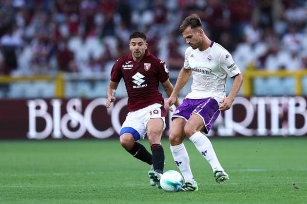 Marin Pongracic (Acf Fiorentina) und Giovanni Simeone (Torino Fc) battle for the ball, Serie A, Torino FC v ACF Fiorentina, Olimpico, August 31, 2025, Turin, Italy.