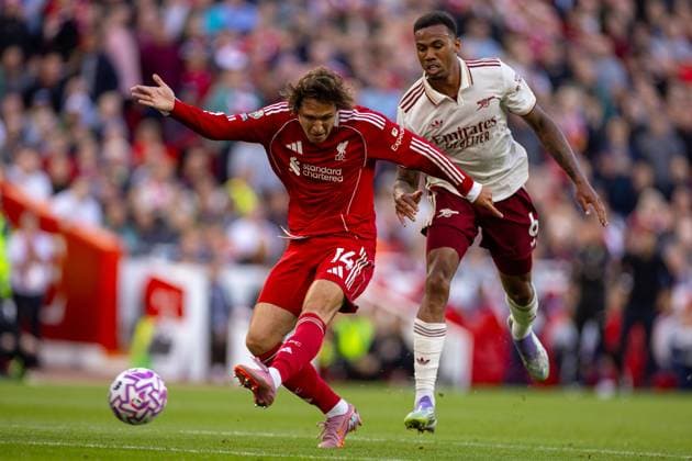 Football - FA Premier League - Liverpool FC v Arsenal FC LIVERPOOL, ENGLAND - Sunday, August 31, 2025: Liverpool s Federico Chiesa and Arsenal s Gabriel Magalhaes during the FA Premier League match between Liverpool FC and Arsenal FC at Anfield. (Photo by David Rawcliffe Propaganda) LIVERPOOL Anfield MERSEYSIDE ENGLAND  Copyright: xDavidxRawcliffex P2025-08-31-Liverpool_Arsenal-88