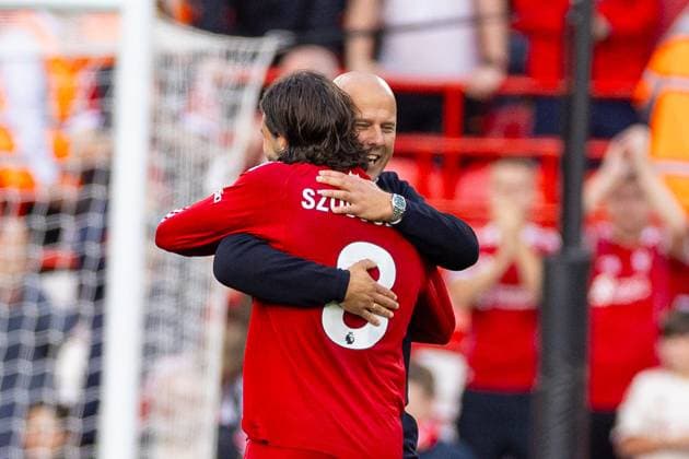 Football - FA Premier League - Liverpool FC v Arsenal FC LIVERPOOL, ENGLAND - Sunday, August 31, 2025: Liverpool s head coach Arne Slot celebrates with goalscorer Dominik Szoboszlai following the final whistle during the FA Premier League match between Liverpool FC and Arsenal FC at Anfield. (Photo by David Rawcliffe Propaganda) LIVERPOOL Anfield MERSEYSIDE ENGLAND  Copyright: xDavidxRawcliffex P2025-08-31-Liverpool_Arsenal-97