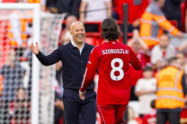 Football - FA Premier League - Liverpool FC v Arsenal FC LIVERPOOL, ENGLAND - Sunday, August 31, 2025: Liverpool s head coach Arne Slot celebrates with goalscorer Dominik Szoboszlai following the final whistle during the FA Premier League match between Liverpool FC and Arsenal FC at Anfield. (Photo by David Rawcliffe Propaganda) LIVERPOOL Anfield MERSEYSIDE ENGLAND  Copyright: xDavidxRawcliffex P2025-08-31-Liverpool_Arsenal-98