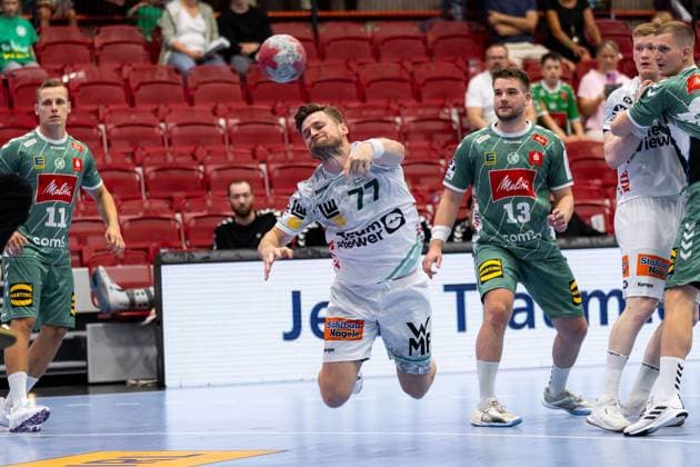 David SCHMIDT (FRISCH AUF! Goeppingen, 77) erzielt ein Tor, Aktion, Torwurf GWD Minden (GWD) vs. FRISCH AUF! Goeppingen (FAG), Handball, Maenner, Daikin Handball Bundesliga (HBL), 1. Spieltag, Spielzeit 2025 2026, 31.08.2025 GWD Minden (GWD) vs. FRISCH AUF! Goeppingen (FAG), Handball, Maenner, Daikin Handball Bundesliga (HBL), 1. Spieltag, Spielzeit 2025 2026, 31.08.2025 Luebbecke Copyright: xEibnerxPressefoto OliverxSchmidtx EP_OST