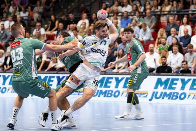 David SCHMIDT (FRISCH AUF! Goeppingen, 77) erzielt ein Tor, Aktion, Torwurf GWD Minden (GWD) vs. FRISCH AUF! Goeppingen (FAG), Handball, Maenner, Daikin Handball Bundesliga (HBL), 1. Spieltag, Spielzeit 2025 2026, 31.08.2025 GWD Minden (GWD) vs. FRISCH AUF! Goeppingen (FAG), Handball, Maenner, Daikin Handball Bundesliga (HBL), 1. Spieltag, Spielzeit 2025 2026, 31.08.2025 Luebbecke Copyright: xEibnerxPressefoto OliverxSchmidtx EP_OST