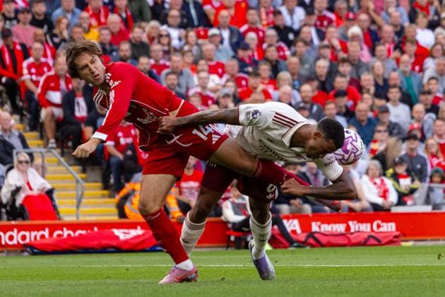 Football - FA Premier League - Liverpool FC v Arsenal FC LIVERPOOL, ENGLAND - Sunday, August 31, 2025: Liverpool s Federico Chiesa is challenged by Arsenal s Gabriel Magalhaes during the FA Premier League match between Liverpool FC and Arsenal FC at Anfield. (Photo by David Rawcliffe Propaganda) LIVERPOOL Anfield MERSEYSIDE ENGLAND  Copyright: xDavidxRawcliffex P2025-08-31-Liverpool_Arsenal-99