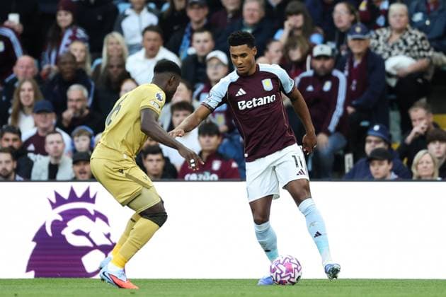 Birmingham, England, 31st August 2025. Ollie Watkins of Aston Villa takes on Marc Guehi of Crystal Palace during the Aston Villa vs Crystal Palace Premier League match at Villa Park, Birmingham. Picture credit should read: Jessica Hornby Sportimage EDITORIAL USE ONLY. No use with unauthorised audio, video, data, fixture lists, club league logos or live services. Online in-match use limited to 120 images, no video emulation. No use in betting, games or single club league player publications. SPI_028_JH_Villa_Palace SPI-4102-0028