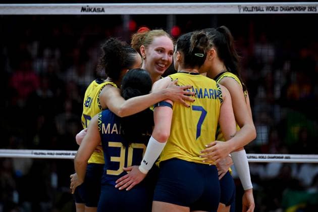 Brazil v Dominican Republic - FIVB Women’s World Volleyball Championship BANGKOK, THAILAND - AUGUST 31: Players of Brazil celebrate after a score during the FIVB Women s World Volleyball Championship match between Brazil and Dominican Republic at Huamark Indoor Stadium in Bangkok, Thailand on August 31, 2025. Mustafa Hatipoglu Anadolu Bangkok Thailand. Editorial use only. Please get in touch for any other usage.  Copyright: x2025xAnadoluxMustafaxHatipoglux