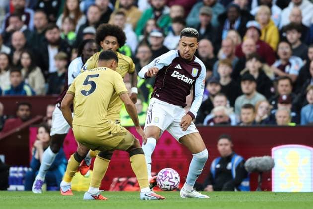 Birmingham, England, 31st August 2025. Morgan Rogers of Aston Villa in action during the Aston Villa vs Crystal Palace Premier League match at Villa Park, Birmingham. Picture credit should read: Jessica Hornby Sportimage EDITORIAL USE ONLY. No use with unauthorised audio, video, data, fixture lists, club league logos or live services. Online in-match use limited to 120 images, no video emulation. No use in betting, games or single club league player publications. SPI_034_JH_Villa_Palace SPI-4102-0034