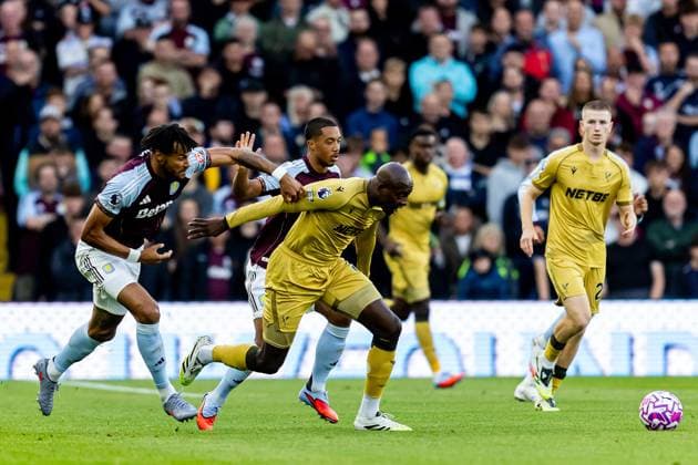 Aston Villa v Crystal Palace Premier League 31 08 2025. Crystal Palace forward Jean-Philippe Mateta (14) battles for possession with Aston Villa defender Tyrone Mings (5) during the Premier League match between Aston Villa and Crystal Palace at Villa Park, Birmingham, England on 31 August 2025. Birmingham Villa Park West Midlands England Editorial use only DataCo restrictions apply See www.football-dataco.com , Copyright: xManjitxNarotrax PSI-22724-0009