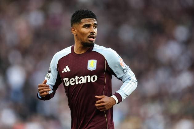 Birmingham, England, 31st August 2025. Ian Maatsen of Aston Villa during the Aston Villa vs Crystal Palace Premier League match at Villa Park, Birmingham. Picture credit should read: Jessica Hornby Sportimage EDITORIAL USE ONLY. No use with unauthorised audio, video, data, fixture lists, club league logos or live services. Online in-match use limited to 120 images, no video emulation. No use in betting, games or single club league player publications. SPI_037_JH_Villa_Palace SPI-4102-0037