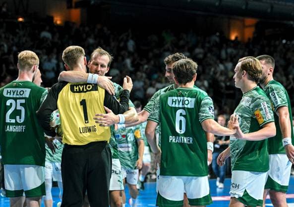 31.08.2025, xlakx, Handball Daikin HBL, Fuechse Berlin - Bergischer HC v.l. Lasse Ludwig (Fuechse Berlin), Max Darj (Fuechse Berlin), Lukas Herburger (Fuechse Berlin), Leo Prantner (Fuechse Berlin), Tobias Grondahl (Fuechse Berlin) Jubel ueber den Sieg, Jubel nach Spielende Berlin