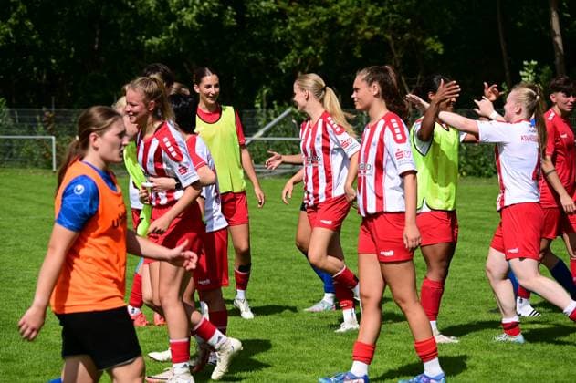 31.08..2025 xkhx Kassel Regionalliga Süd Saison 2025 2026 Frauen KSV Hessen Kassel - FFC Wacker München Jubel bei den Spielerinnen des KSV Hessen Kassel über den verdienten Sieg