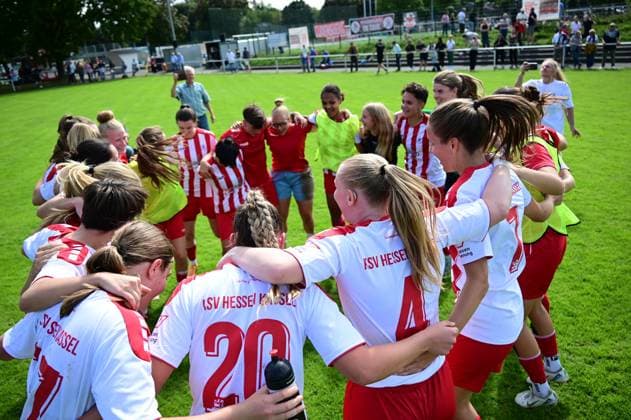 31.08..2025 xkhx Kassel Regionalliga Süd Saison 2025 2026 Frauen KSV Hessen Kassel - FFC Wacker München Jubel bei den Spielerinnen des KSV Hessen Kassel über den verdienten Sieg