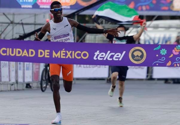 XLII Telcel Marathon 2025 Mexico City Elite runner Tadu Adate Deme (orange shorts) is about to cross the finish line and take first place in the men s category of the XLII Telcel Marathon in Mexico City, Mexico, on August 31, 2025, when a person bypasses the security fence to also cross the finish line carrying a flag in support of Palestine and the Global Sumud Flotilla, which departs this Sunday from Barcelona to Gaza to provide humanitarian aid. Mexico City Mexico City Mexico  Copyright: xGerardoxVieyrax originalFilename:vieyra-notitle250831_npobh.jpg