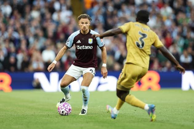 Birmingham, England, 31st August 2025. Matty Cash of Aston Villa in action during the Aston Villa vs Crystal Palace Premier League match at Villa Park, Birmingham. Picture credit should read: Jessica Hornby Sportimage EDITORIAL USE ONLY. No use with unauthorised audio, video, data, fixture lists, club league logos or live services. Online in-match use limited to 120 images, no video emulation. No use in betting, games or single club league player publications. SPI_053_JH_Villa_Palace SPI-4102-0053