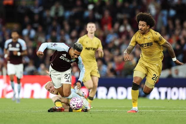 Birmingham, England, 31st August 2025. Will Hughes of Crystal Palace fouls Morgan Rogers of Aston Villa during the Aston Villa vs Crystal Palace Premier League match at Villa Park, Birmingham. Picture credit should read: Jessica Hornby Sportimage EDITORIAL USE ONLY. No use with unauthorised audio, video, data, fixture lists, club league logos or live services. Online in-match use limited to 120 images, no video emulation. No use in betting, games or single club league player publications. SPI_056_JH_Villa_Palace SPI-4102-0056
