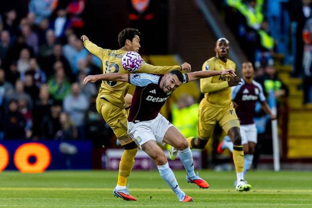 Aston Villa v Crystal Palace Premier League 31 08 2025. Aston Villa midfielder John?McGinn (7) battles for possession with Crystal Palace midfielder Daichi Kamada (18) during the Premier League match between Aston Villa and Crystal Palace at Villa Park, Birmingham, England on 31 August 2025. Birmingham Villa Park West Midlands England Editorial use only DataCo restrictions apply See www.football-dataco.com , Copyright: xManjitxNarotrax PSI-22724-0022