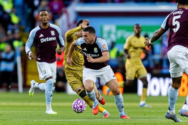Aston Villa v Crystal Palace Premier League 31 08 2025. Aston Villa midfielder John?McGinn (7) during the Premier League match between Aston Villa and Crystal Palace at Villa Park, Birmingham, England on 31 August 2025. Birmingham Villa Park West Midlands England Editorial use only DataCo restrictions apply See www.football-dataco.com , Copyright: xManjitxNarotrax PSI-22724-0025