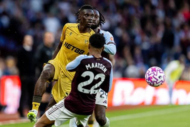 Aston Villa v Crystal Palace Premier League 31 08 2025. Crystal Palace midfielder Isma?la Sarr (7) plays a pass during the Premier League match between Aston Villa and Crystal Palace at Villa Park, Birmingham, England on 31 August 2025. Birmingham Villa Park West Midlands England Editorial use only DataCo restrictions apply See www.football-dataco.com , Copyright: xManjitxNarotrax PSI-22724-0041