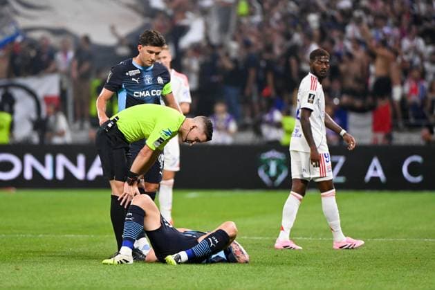 Olympique Lyonnais v Olympique de Marseille - Ligue 1 McDonald s 2025 2026 05 Leonardo Julian BALERDI ROSA (om) - Francois LETEXIER (ARBITRE) during the Ligue 1 McDonald s match between Lyon and Marseille at Groupama Stadium on August 31, 2025 in Lyon, France. Lyon France  Copyright: xFEPx 776348118