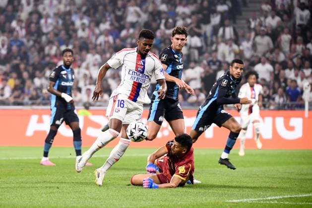 Olympique Lyonnais v Olympique de Marseille - Ligue 1 McDonald s 2025 2026 01 Geronimo RULLI (om) - 16 ABNER VINICIUS (ol) - 05 Leonardo Julian BALERDI ROSA (om) during the Ligue 1 McDonald s match between Lyon and Marseille at Groupama Stadium on August 31, 2025 in Lyon, France. Lyon France  Copyright: xFEPx 776348118