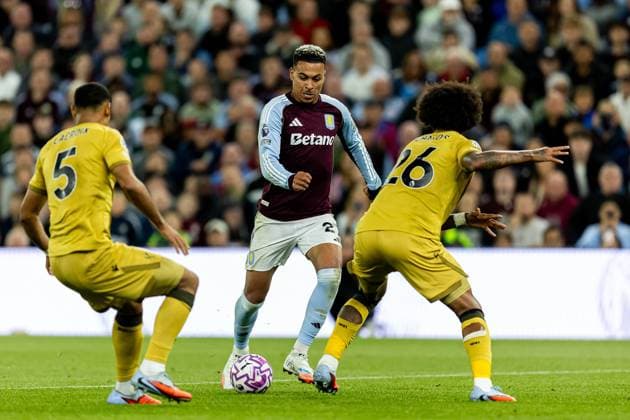 Aston Villa v Crystal Palace Premier League 31 08 2025. Aston Villa midfielder Morgan Rogers (27) runs forward during the Premier League match between Aston Villa and Crystal Palace at Villa Park, Birmingham, England on 31 August 2025. Birmingham Villa Park West Midlands England Editorial use only DataCo restrictions apply See www.football-dataco.com , Copyright: xManjitxNarotrax PSI-22724-0046