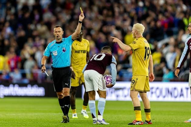 Aston Villa v Crystal Palace Premier League 31 08 2025. Crystal Palace midfielder Will Hughes (19) booked during the Premier League match between Aston Villa and Crystal Palace at Villa Park, Birmingham, England on 31 August 2025. Birmingham Villa Park West Midlands England Editorial use only DataCo restrictions apply See www.football-dataco.com , Copyright: xManjitxNarotrax PSI-22724-0048