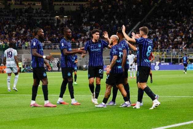 FC Internazionale v Udinese Calcio - Serie A Marcus Thuram, Denzel Dumfries, Alessandro Bastoni, Federico Dimarco, and Petar Sucic celebrate the goal during the Serie A match between FC Internazionale and Udinese in Milano, Italy, on August 31, 2025, at Giuseppe Meazza stadium Milano Milano Italy  Copyright: xMairoxCinquettix originalFilename:cinquetti-fcintern250831_npC7t.jpg