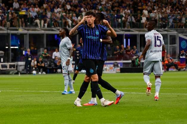 FC Internazionale v Udinese Calcio - Serie A Alessandro Bastoni plays during the Serie A match between FC Internazionale and Udinese at Giuseppe Meazza stadium in Milano, Italy, on August 31, 2025. Milano Milano Italy  Copyright: xMairoxCinquettix originalFilename:cinquetti-fcintern250831_npZej.jpg