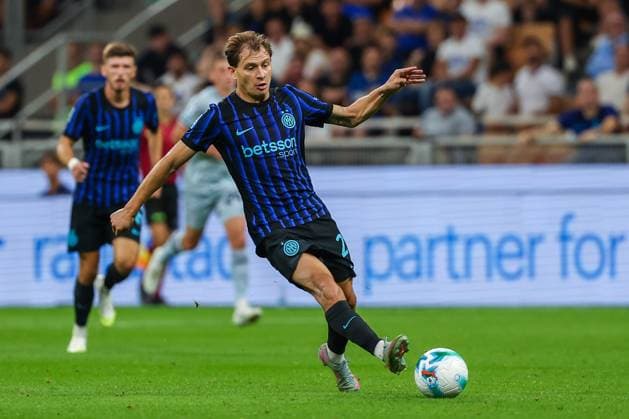 Nicolo Barella of FC Internazionale seen in action during Serie A 2025 26 football match between FC Internazionale and Udinese Calcio at San Siro Stadium  Copyright: xFabrizioxCarabelli IPAxSportx xipa-agency.netx xx IPA_63789622 IPA_Agency_IPA63789622