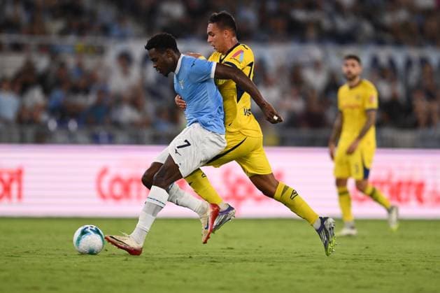 SS Lazio v Hellas Verona FC - Serie A Fisayo Dele-Bashiru of S.S. Lazio and Giovane of Hellas Verona F.C. are in action during the second day of the Serie A Championship between S.S. Lazio and Hellas Verona F.C. at the Olympic Stadium in Rome, Italy, on August 31, 2025. Rome Italy Italy  Copyright: xDomenicoxCippitellix originalFilename:cippitelli-sslaziov250831_nplbs.jpg