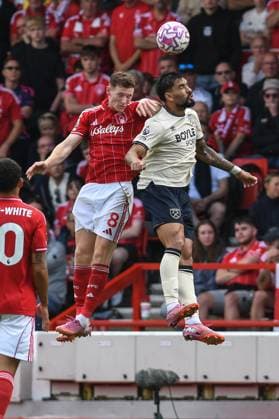 Nottingham Forest v West Ham United, English Premier League, The City Ground, Nottingham, UK - 31 August 2025 Nottingham Forest s Elliot Anderson and West Ham United s Lucas Paqueta challenge for the ball , UK NEWSPAPERS OUT Copyright: xRichardxBowcottx