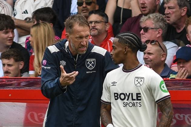 Nottingham Forest v West Ham United, English Premier League, The City Ground, Nottingham, UK - 31 August 2025 West Ham United s Manager Graham Potter giving instructions to West Ham United s Crysencio Summerville , UK NEWSPAPERS OUT Copyright: xRichardxBowcottx