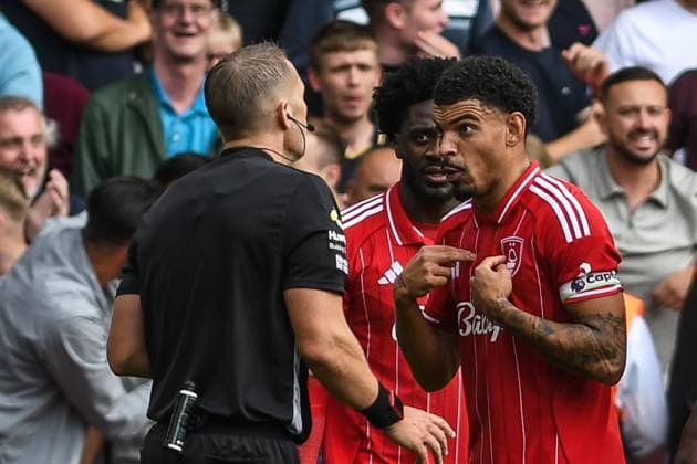 Nottingham Forest v West Ham United, English Premier League, The City Ground, Nottingham, UK - 31 August 2025 Nottingham Forest s Morgan Gibbs-White remonstrating with referee Craig Pawson following a penalty decision , UK NEWSPAPERS OUT Copyright: xRichardxBowcottx