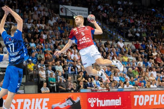 Handball I Herren I Saison 2025-2026 I Bundesliga I 1. Spieltag I TVB Stuttgart - HSV Hamburg I 31.08.2025 Oliver Norlyk (5, HSV Hamburg) im Wurf Stuttgart Porsche Arena Baden-Württemberg Deutschland Copyright: xLobeca MaxxPetershansx