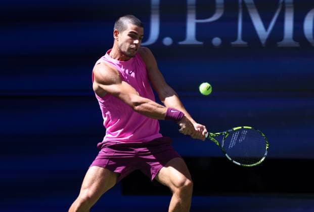 2025 US Open Tennis Championships, Day Eight, Billy Jean-King Tennis Centre, Flushing Meadows, New York, USA, 31 08 2025 Carlos Alcaraz (ESP) in action during his fourth round match against Arthur Rinderknech (FRA) in the 2025 US Open at Flushing Meadows New York Billy Jean King Tennis Centre, Flushing Meadows New York USA Copyright: xMarkxGreenwoodx
