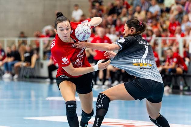 31.08.2025, GER, Handball, Frauen, Saison 2025 2026, Alsco 1.Bl, 1.Spieltag, Thueringer HC - SV Union Halle-Neustadt Wildcats Jana Scheib (Thueringer HC,20) Lynn Molenaar (SV Union Halle-Neustadt Wildcats) 99947 Bad Langensalza Salza Halle Sporthalle Mehrz Thüringen Deutschland