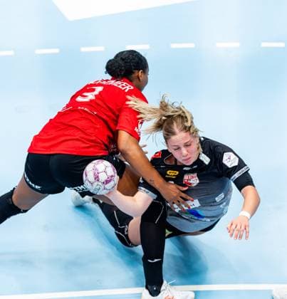 31.08.2025, GER, Handball, Frauen, Saison 2025 2026, Alsco 1.Bl, 1.Spieltag, Thueringer HC - SV Union Halle-Neustadt Wildcats Sharon Nooitmeer (Thueringer HC,3) Viktoria Marksteiner (SV Union Halle-Neustadt Wildcats) 99947 Bad Langensalza Salza Halle Sporthalle Mehrz Thüringen Deutschland