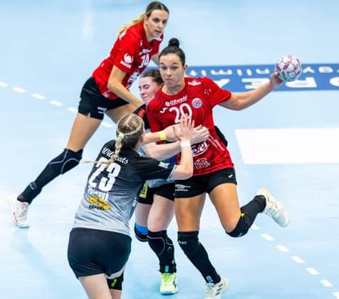 31.08.2025, GER, Handball, Frauen, Saison 2025 2026, Alsco 1.Bl, 1.Spieltag, Thueringer HC - SV Union Halle-Neustadt Wildcats Marie Polakova (SV Union Halle-Neustadt Wildcats) Jana Scheib (Thueringer HC,20) 99947 Bad Langensalza Salza Halle Sporthalle Mehrz Thüringen Deutschland