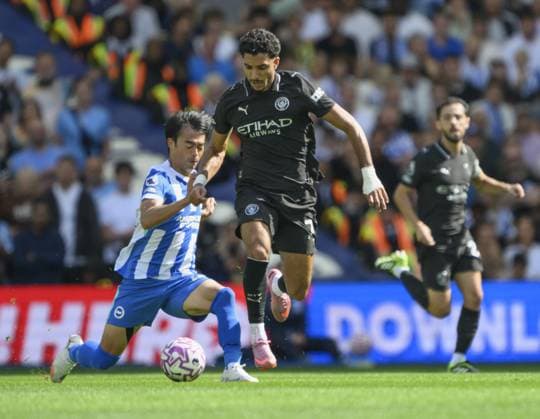 Brighton, England, August 31 2025: Manchester City s Omar Marmoush (right) under pressure from Brighton & Hove Albion s Kaoru Mitoma (left) during the Premier League match between Brighton and Hove Albion and Manchester City at the American Express Stadium. (Photo by David Horton Sports Press Photo) Copyright: xDavidxHorton SportsxPressxPhotox Sportspressphoto_SPR19578