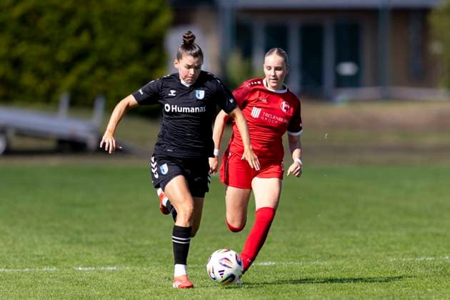 Regionalliga-Nordost Frauen: 1. FFV Erfurt vs. 1. FC Magdeburg; Erfurt; 31.08.2025 Latoya Maxine Bach ( 8; 1. FC Magdeburg) gegen Maja Felicitas Bauerschmidt ( 10; 1. FFV Erfurt) Regionalliga-Nordost Frauen: 1. FFV Erfurt vs.1. FC Magdeburg; Sportforum Johannesplatz Erfurt; 31.08.2025 Copyright: xBEAUTIFULxSPORTS Duehringx