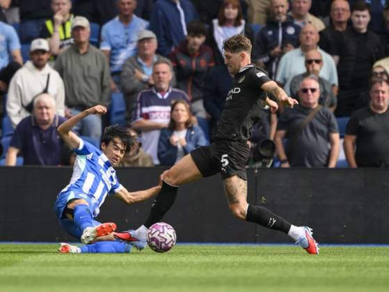 Brighton, England, August 31 2025: Brighton & Hove Albion s Kaoru Mitoma (left) vies for possession with Manchester City s John Stones (right) during the Premier League match between Brighton and Hove Albion and Manchester City at the American Express Stadium. (Photo by David Horton Sports Press Photo) Copyright: xDavidxHorton SportsxPressxPhotox Sportspressphoto_SPR19624
