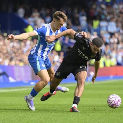 Brighton, England, August 31 2025: Brighton & Hove Albion s Brajan Gruda (left) battles with Manchester City s Rayan Aït-Nouri (right) during the Premier League match between Brighton and Hove Albion and Manchester City at the American Express Stadium. (Photo by David Horton Sports Press Photo) Copyright: xDavidxHorton SportsxPressxPhotox Sportspressphoto_SPR19628