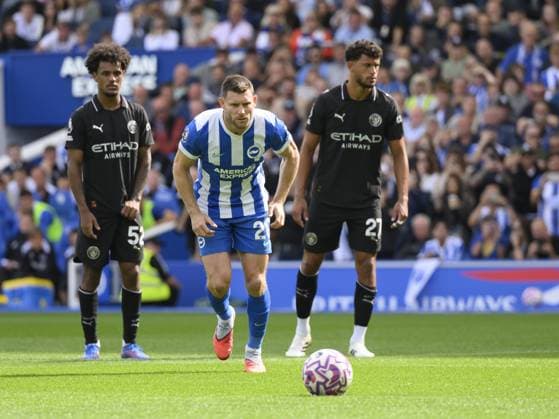 Brighton, England, August 31 2025: Brighton & Hove Albion s James Milner (centre) about to take the penalty during the Premier League match between Brighton and Hove Albion and Manchester City at the American Express Stadium. (Photo by David Horton Sports Press Photo) Copyright: xDavidxHorton SportsxPressxPhotox Sportspressphoto_SPR19640