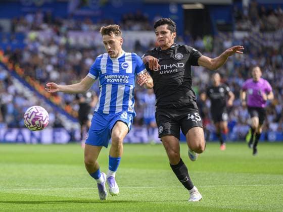 Brighton, England, August 31 2025: Brighton & Hove Albion s Brajan Gruda (left) under pressure from Manchester City s Abdukodir Khusanov (right) during the Premier League match between Brighton and Hove Albion and Manchester City at the American Express Stadium. (Photo by David Horton Sports Press Photo) Copyright: xDavidxHorton SportsxPressxPhotox Sportspressphoto_SPR19641