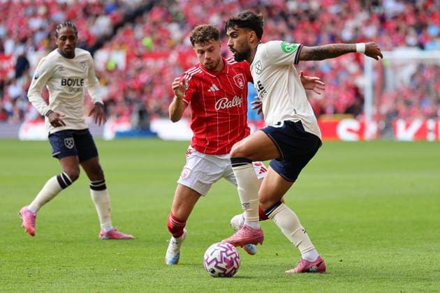 Nottingham, England, 31st August 2025. Lucas Paqueta of West Ham United and Neco Williams of Nottingham Forest during the Nottingham Forest vs West Ham United Premier League match at the City Ground, Nottingham. Picture credit should read: James Baylis Sportimage EDITORIAL USE ONLY. No use with unauthorised audio, video, data, fixture lists, club league logos or live services. Online in-match use limited to 120 images, no video emulation. No use in betting, games or single club league player publications. SPI_175_JB_FOREST_WESTHAM SPI-4100-0175